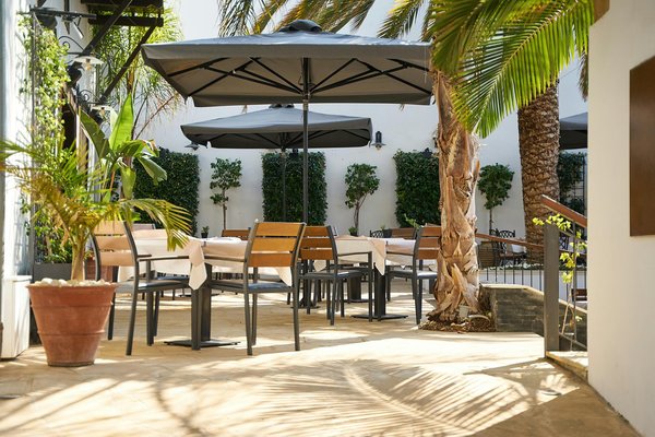 Mobilier extérieur design à bruxelles : modernité et élégance